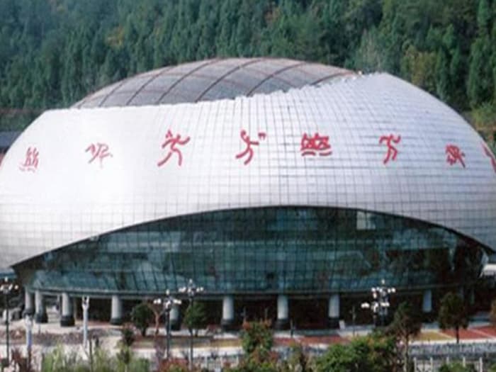 柳州体育中心球形网架加工安装
